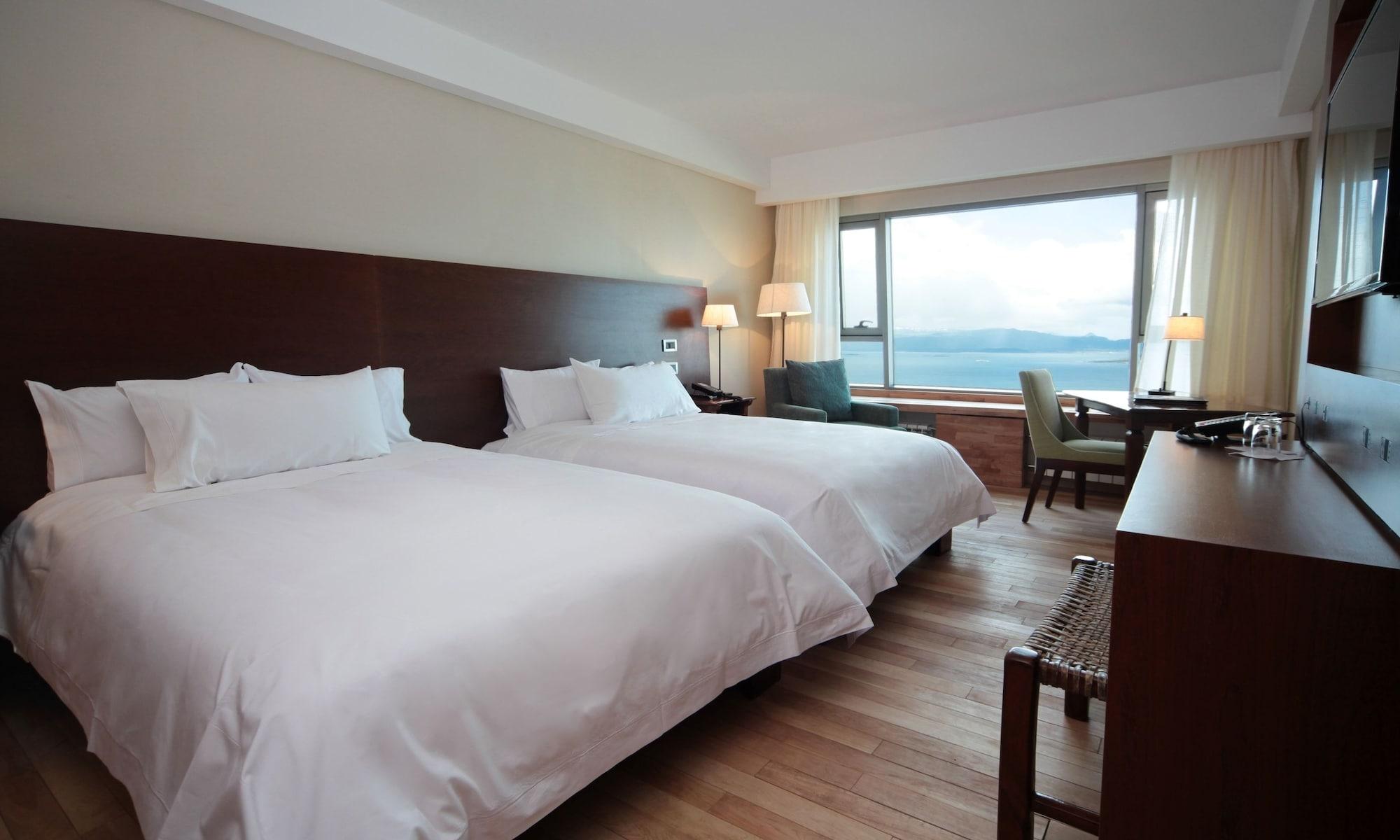 Arakur Ushuaia Resort & Spa Ngoại thất bức ảnh A room at the hotel