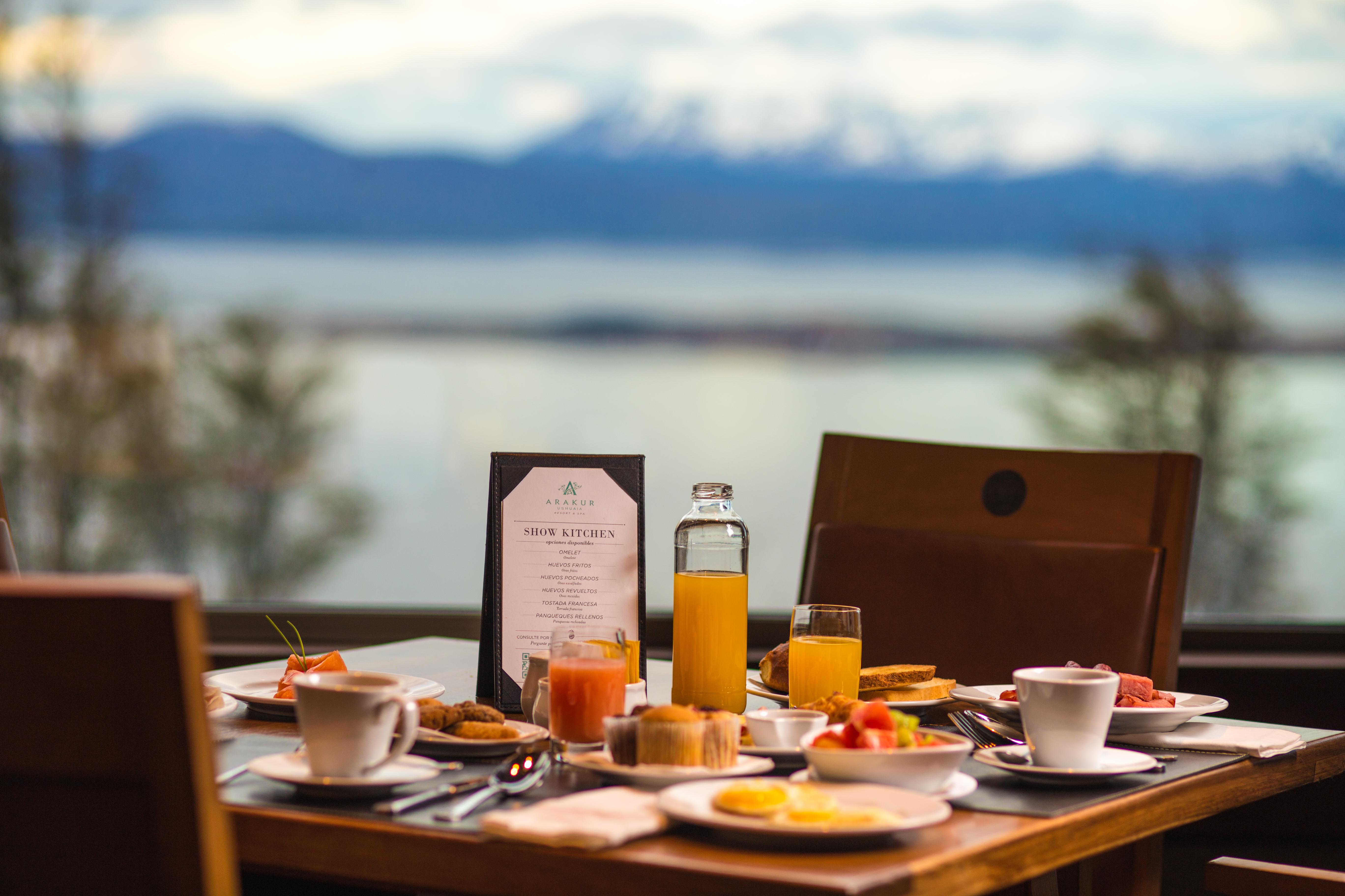 Arakur Ushuaia Resort & Spa Ngoại thất bức ảnh Breakfast at the Lake House