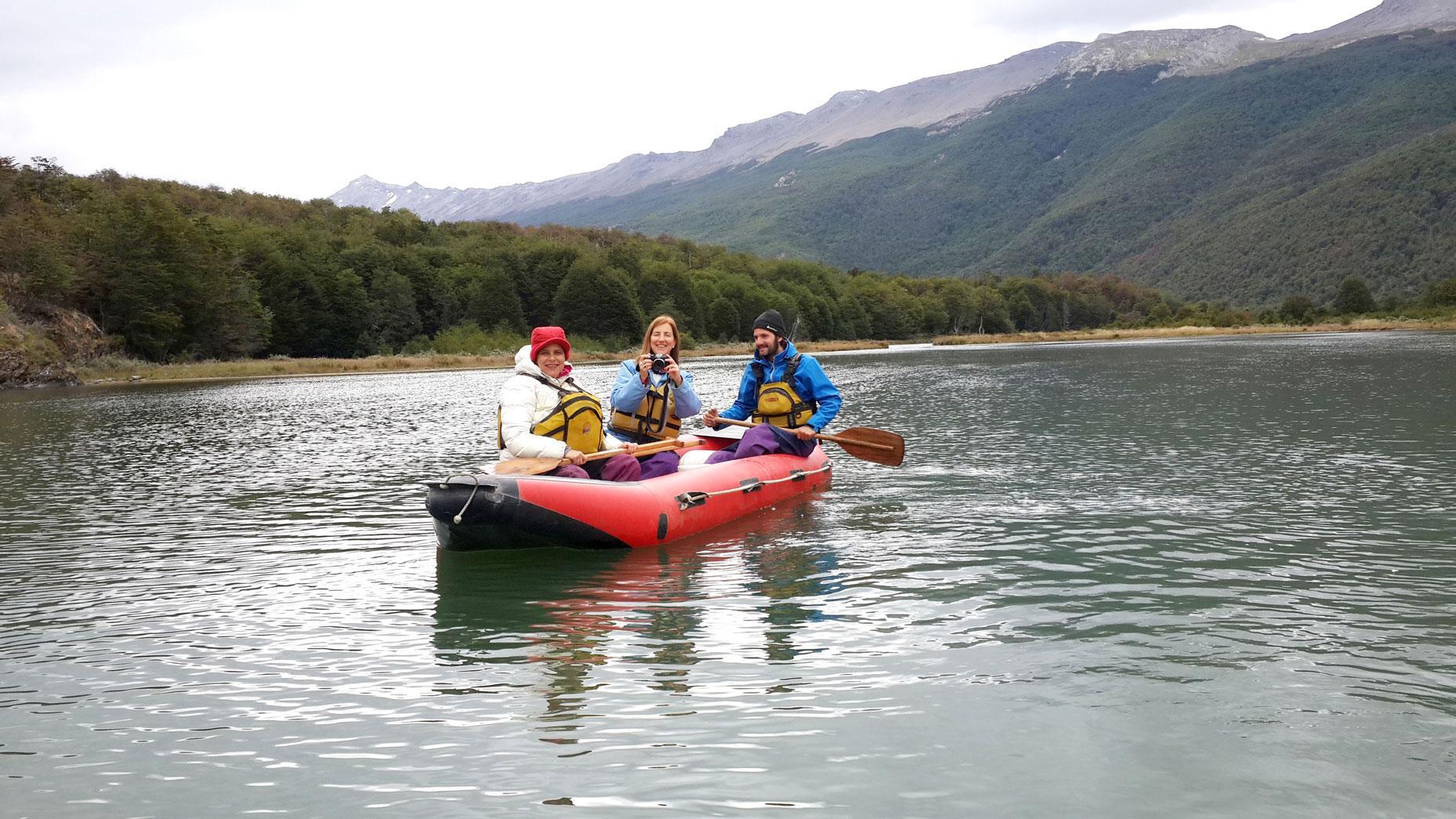 Arakur Ushuaia Resort & Spa Ngoại thất bức ảnh A 3-person inflatable kayak